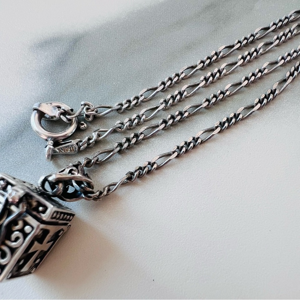 Mysterious Vintage .925 Sterling Prayer Box w/ Hinged Lid and 2mm Figaro Chain - Picture 11 of 16
